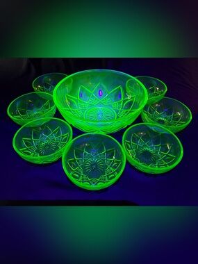 Vintage Hazel Atlas Diamond Arches Uranium Glass 8 Pc Bowl Set Depression Glow